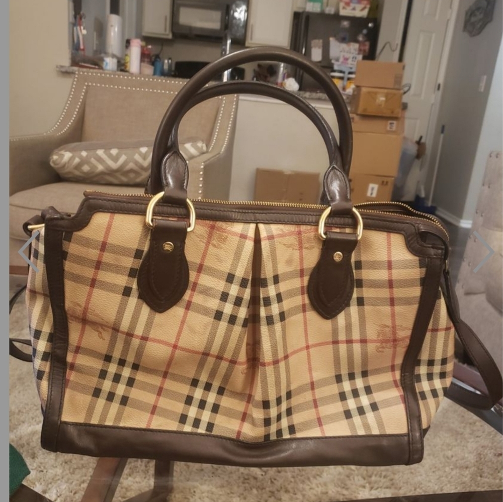 Burberry haymark convertible bag